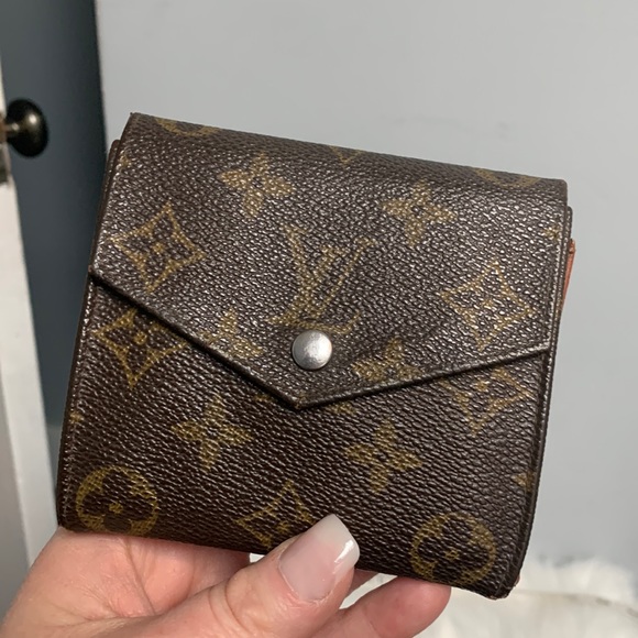 1989 authentic Louis Vuitton Elise compact wallet - small rip inside - Picture 1 of 17